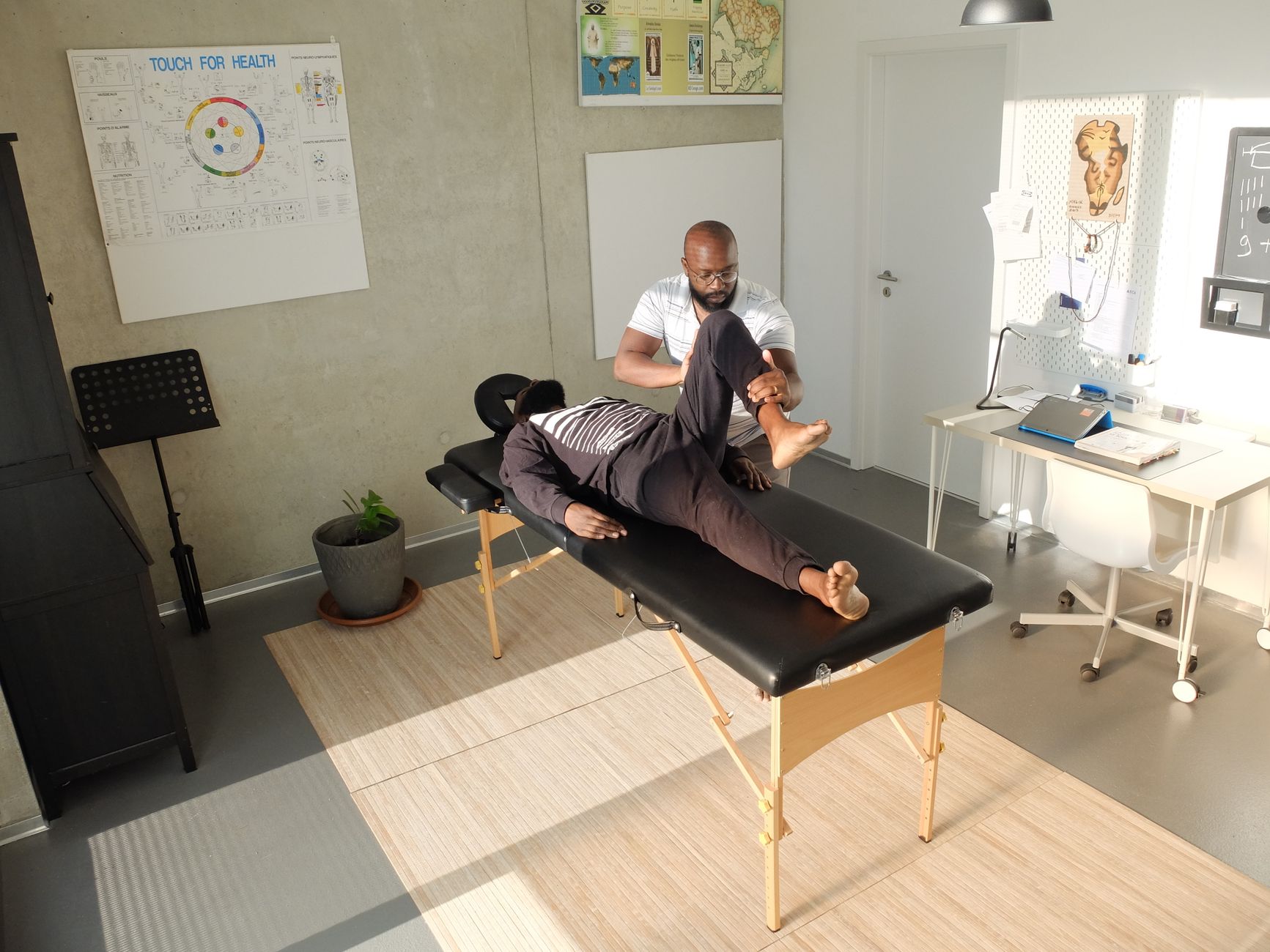 Patient resting comfortably in a calm, well-appointed clinical recovery room